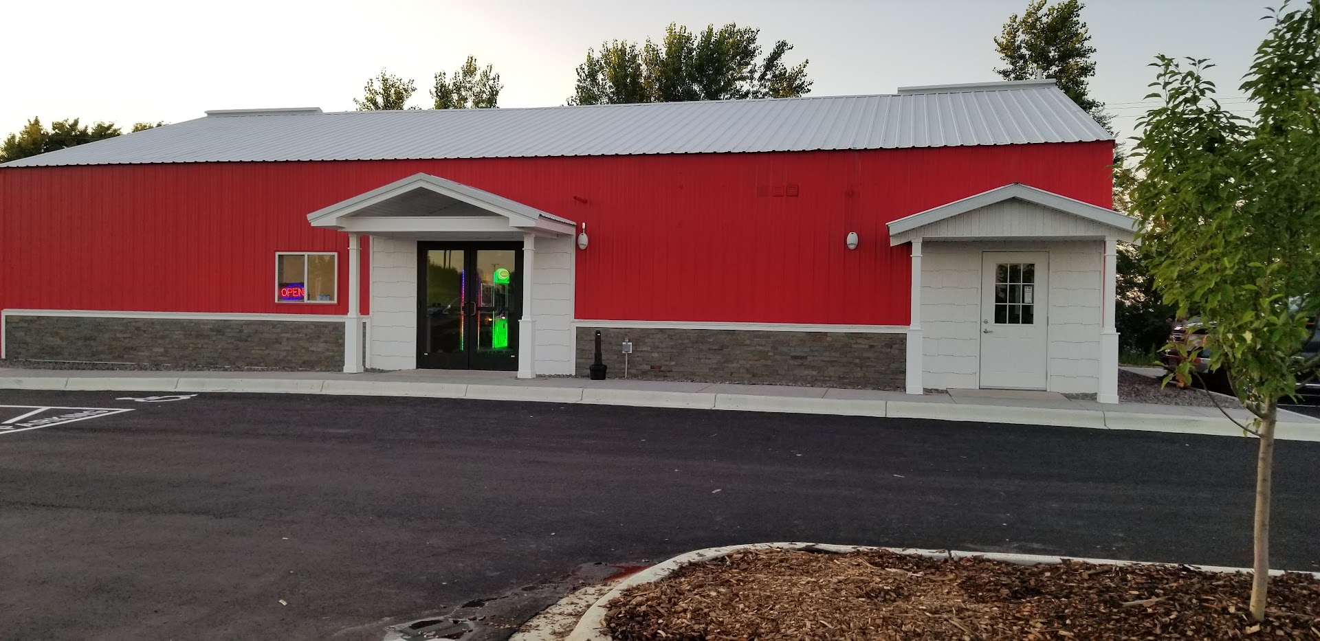 K & A Mini Golf and Ice Cream Shop in Cambridge, MN