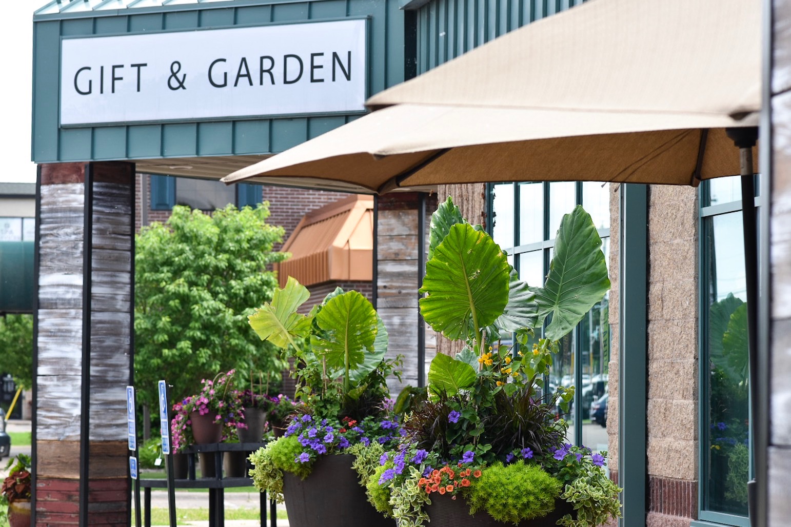 Lakes Floral, Gift & Garden in Forest Lake, MN